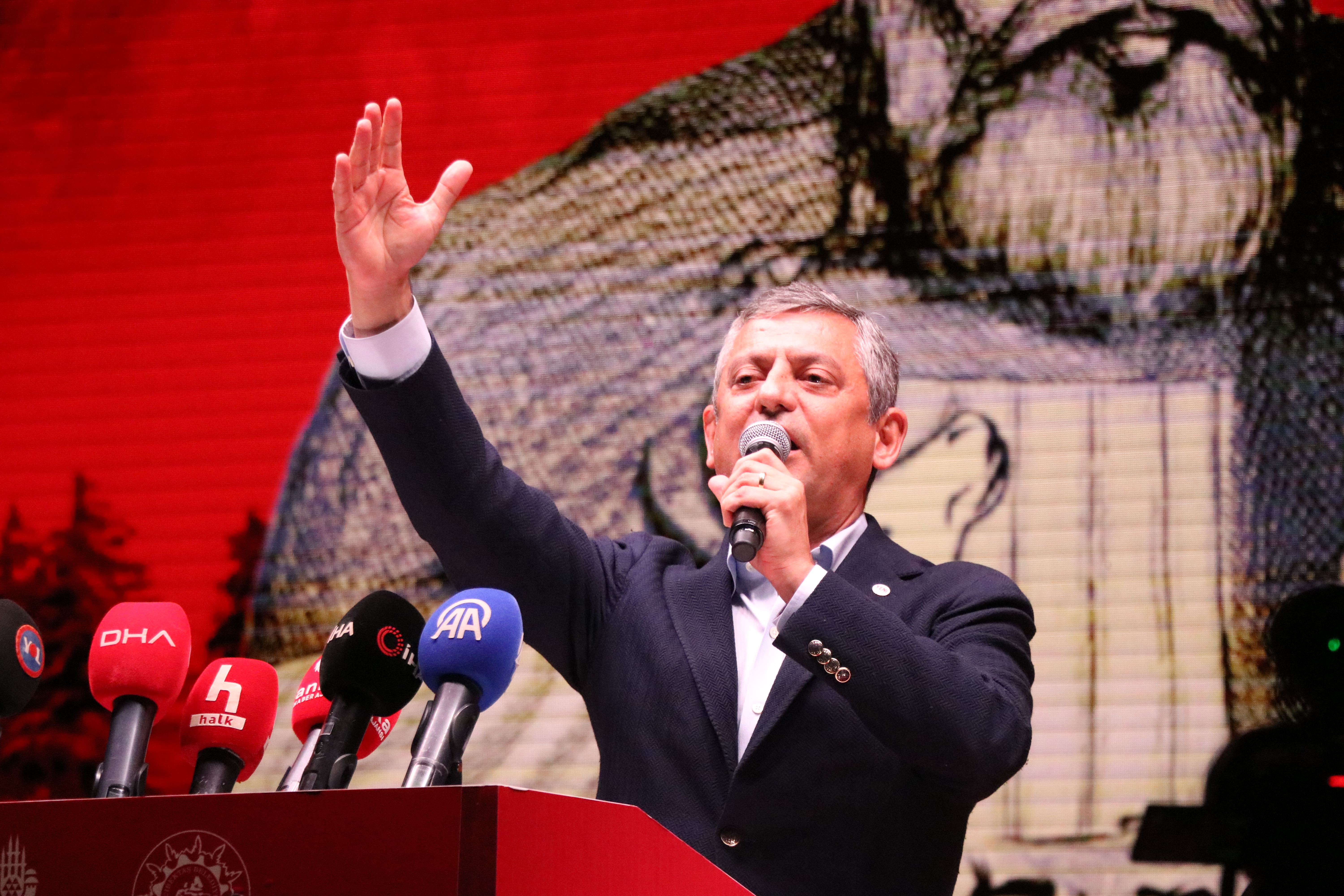Özgür Özel: Bugünün mağduru olsak da, yarının zalimi olmayacağız!
