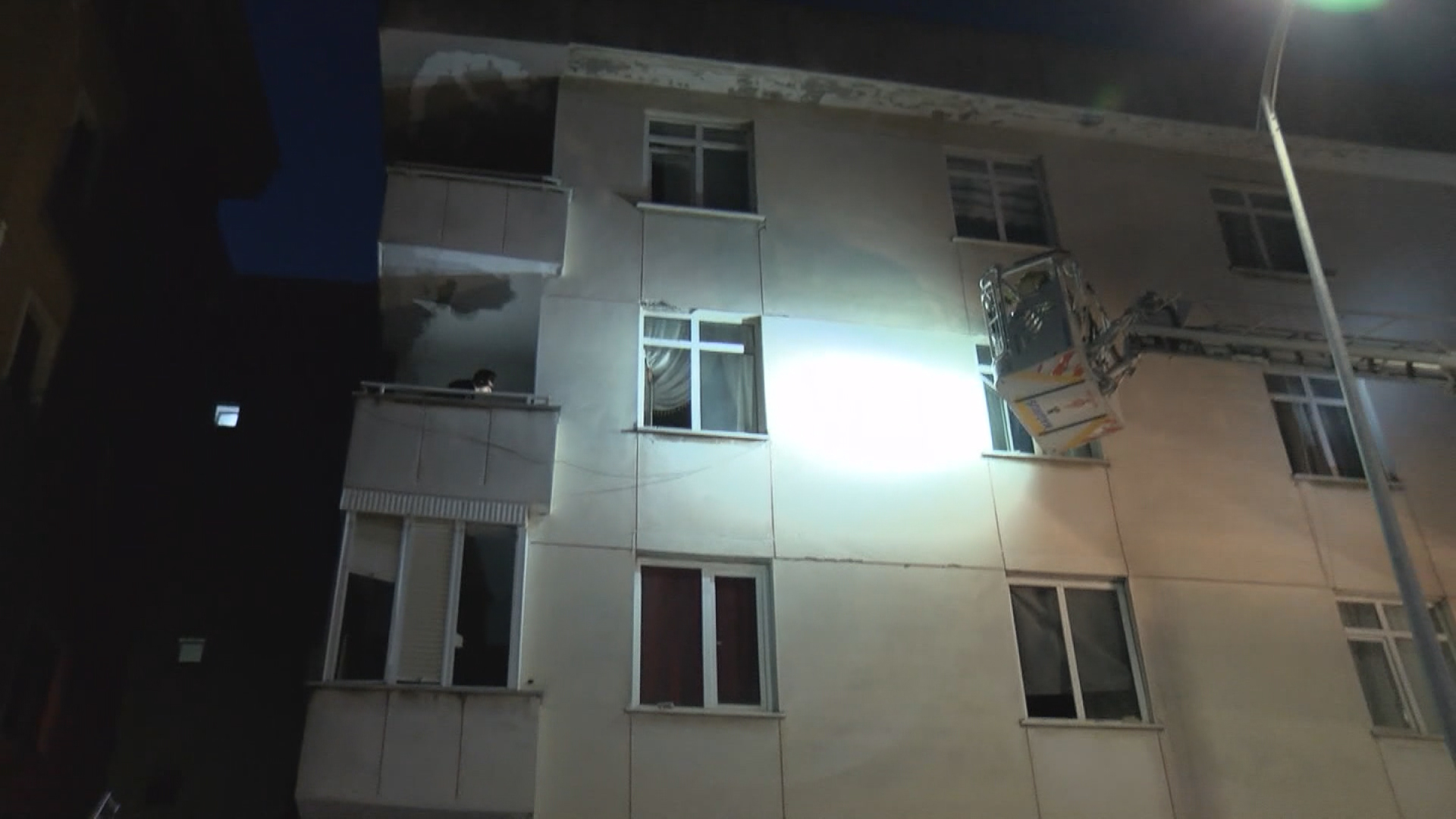 İstanbul'da çöken binanın 2 katı kaçak çıktı!