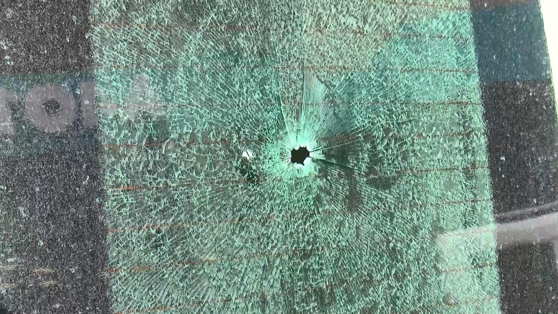 Zeytinburnu'nda haraç iddiası! Saldırganı kovalayıp vurdu