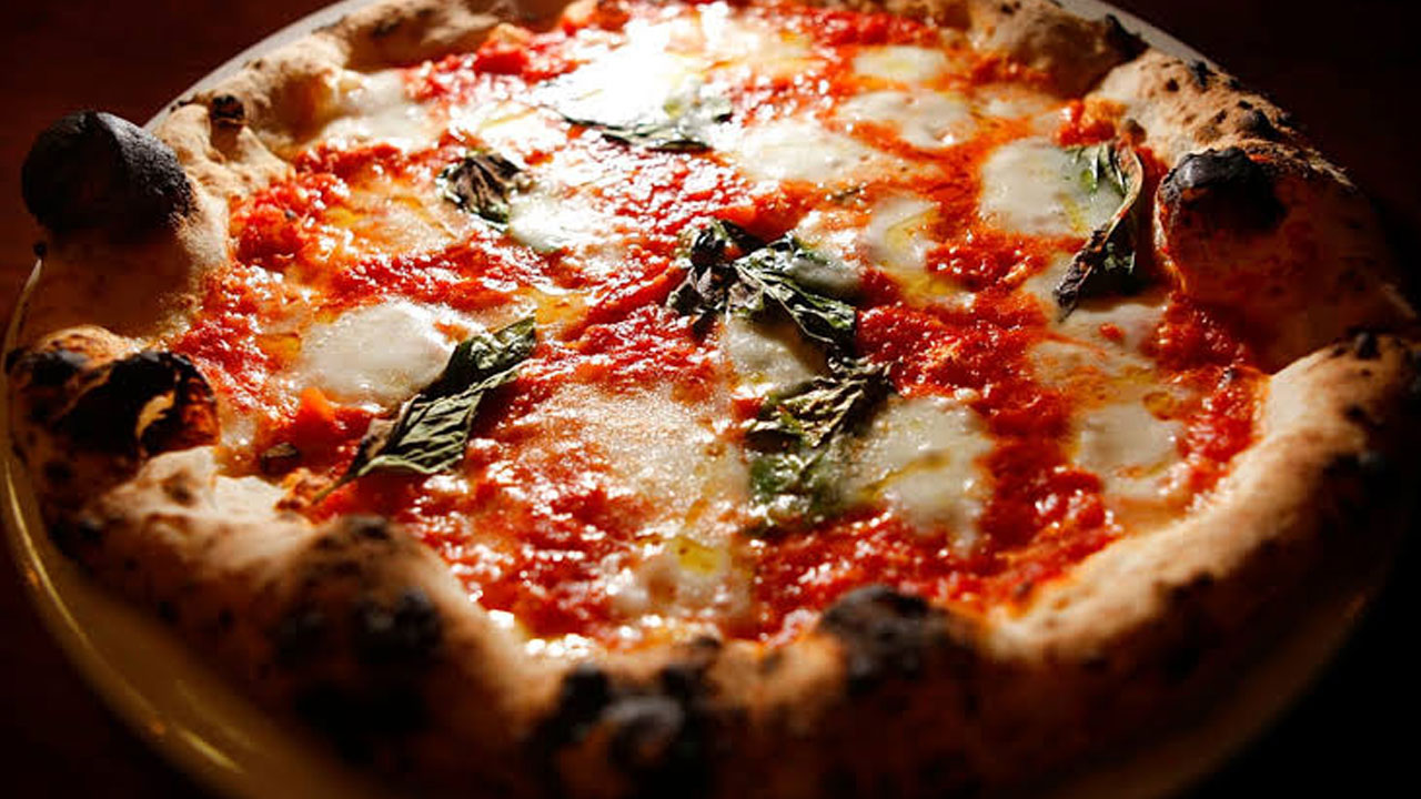 Ünlü pizza devi el değiştirdi!