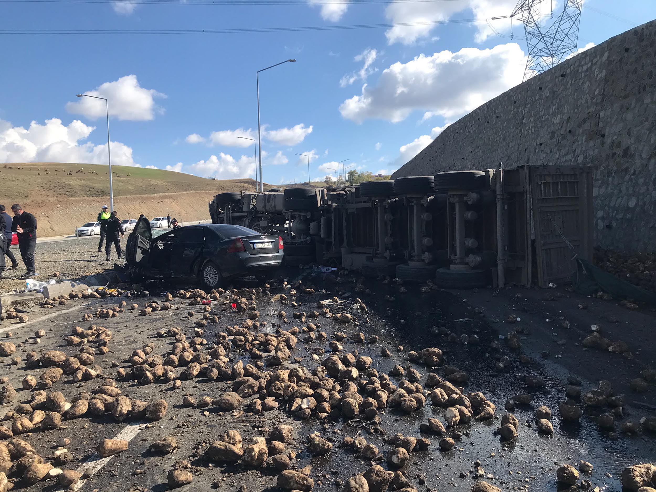 Ağrı'da feci kaza! TIR ile otomobil çarpıştı: 4 ölü, 1 yaralı
