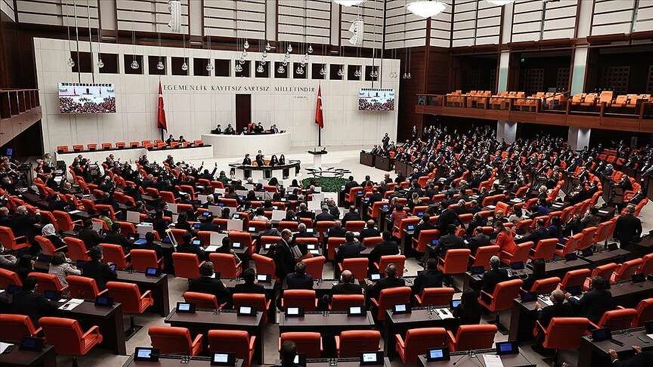 Meclisin Açılış Gününde Yasa Teklifleri: Emekli, Öğretmen ve İşçiler Beklemede