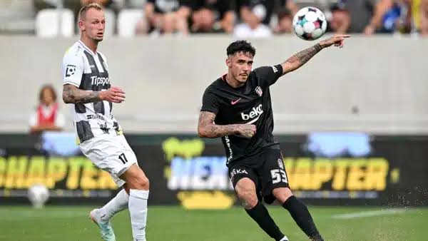 Beşiktaş 10 kişi kaldığı maçtan zaferle ayrıldı!