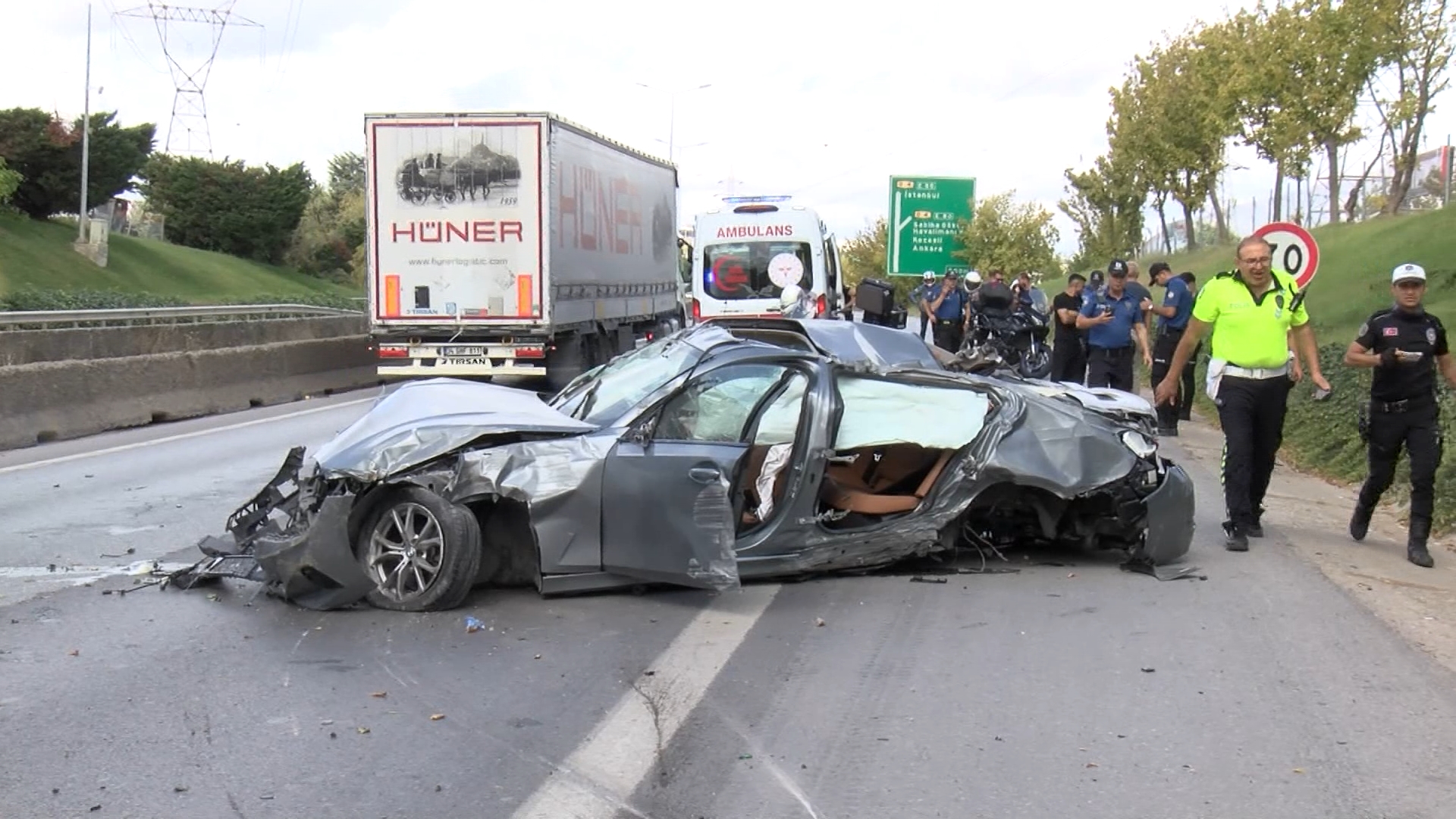 İstanbul’da feci kaza! Takla atan aracın sunroofundan yola fırlayan sürücü ağır yaralandı