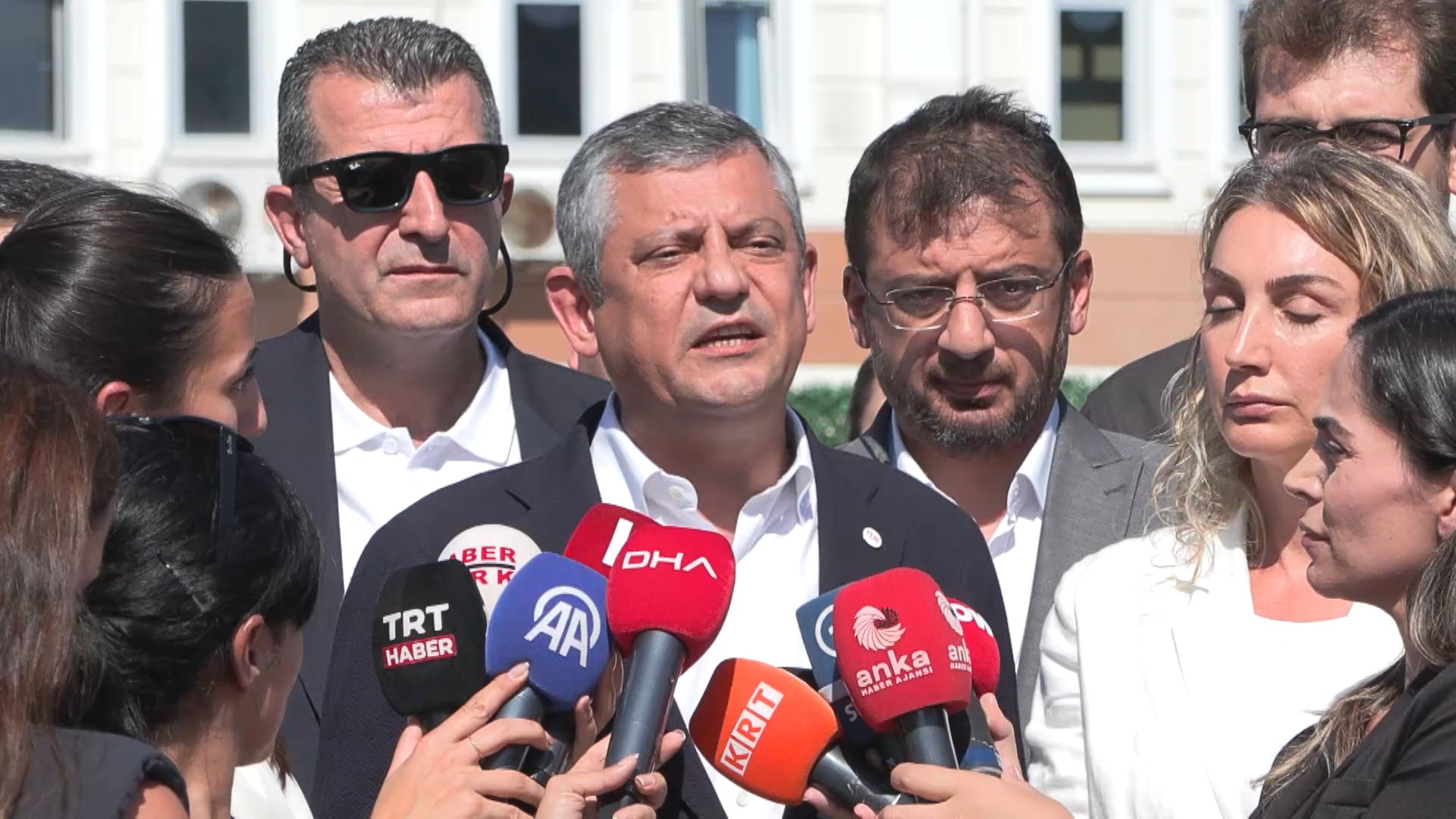 Özgür Özel'den İBB davası çıkışı: Burada artık böyle bir göstermelik yargılama bile yapılmıyor!