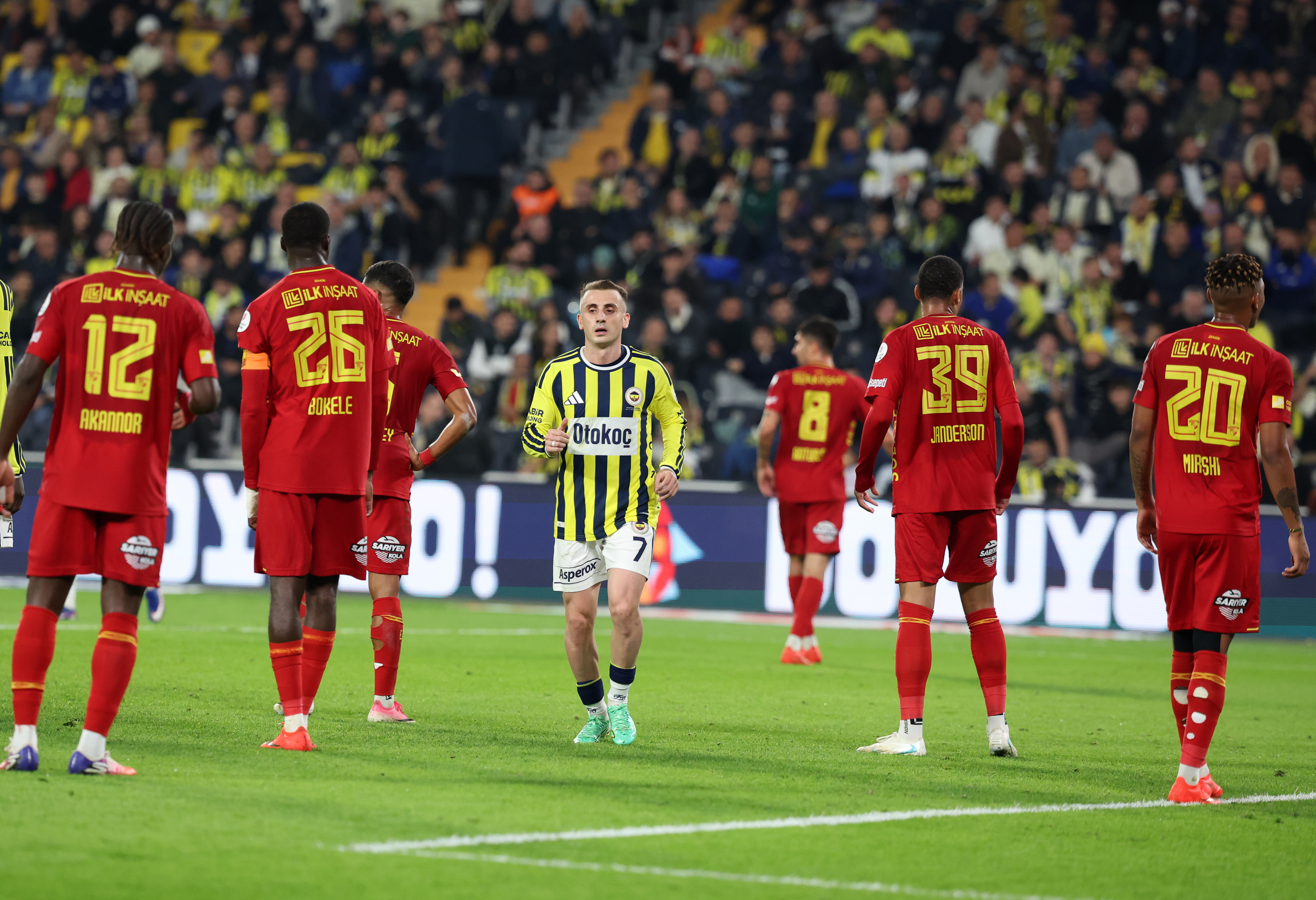 Fenerbahçe evinde yıkıldı! Göztepe'den 3 dakikada 2 gol