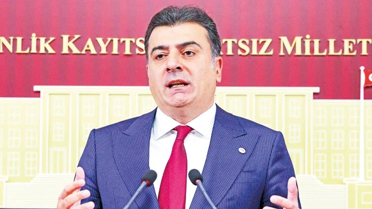 Yeni Partili Zeynel Emre'den Fatma Betül Sayan Kaya'ya ayrıcalık iddiası!