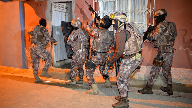 İş insanlarından ‘sokak hakkı’ adı altında para isteyen suç örgütüne operasyon: 18 gözaltı