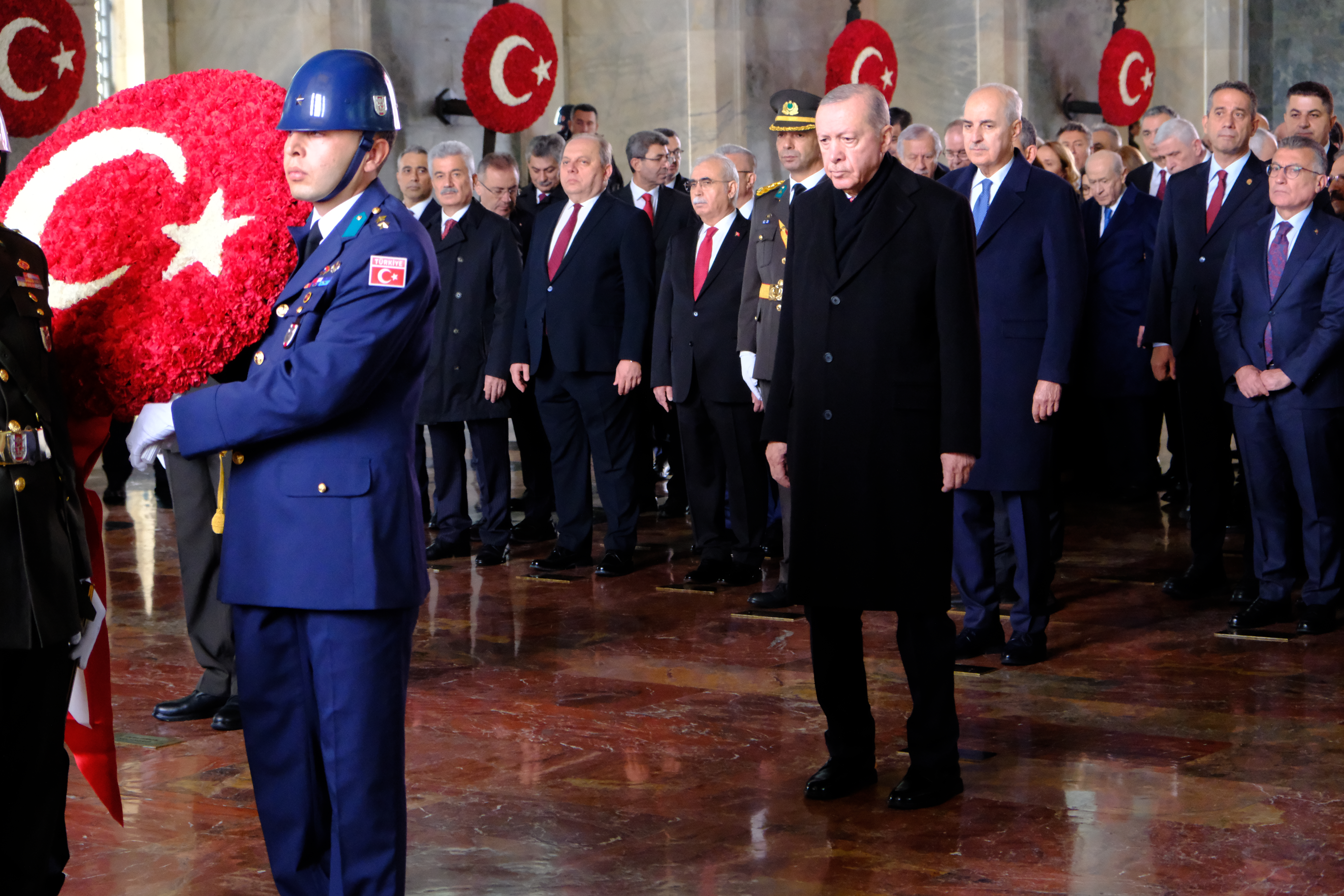 Devlet erkanı Anıtkabir'de! Bahçeli ve Dervişoğlu detayı dikkat çekti