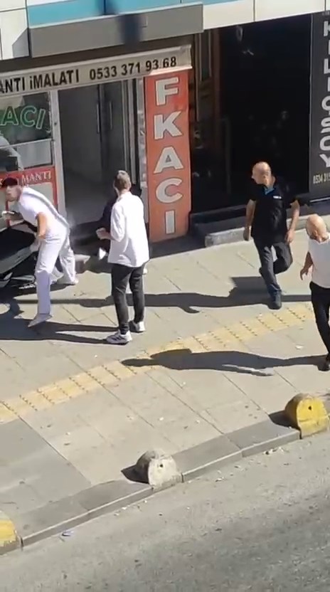 İstanbul'da  hareketli anlar!  Eski sevgilisini silahla vurdu, kendini yufkacıya kapattı