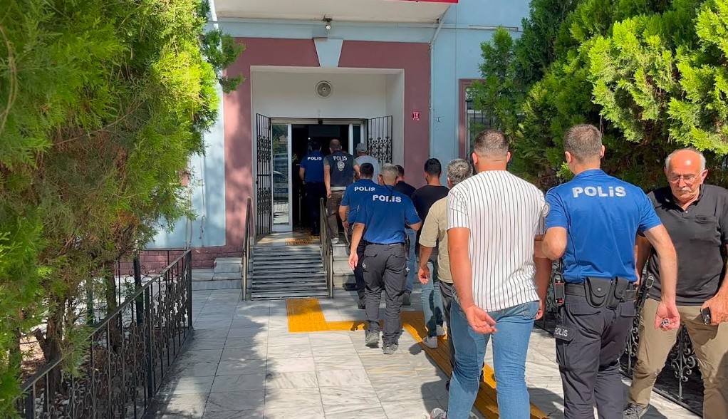 WhatsApp grubundan polis ve jandarma uygulama noktalarını paylaşan 7 şüpheli yakalandı