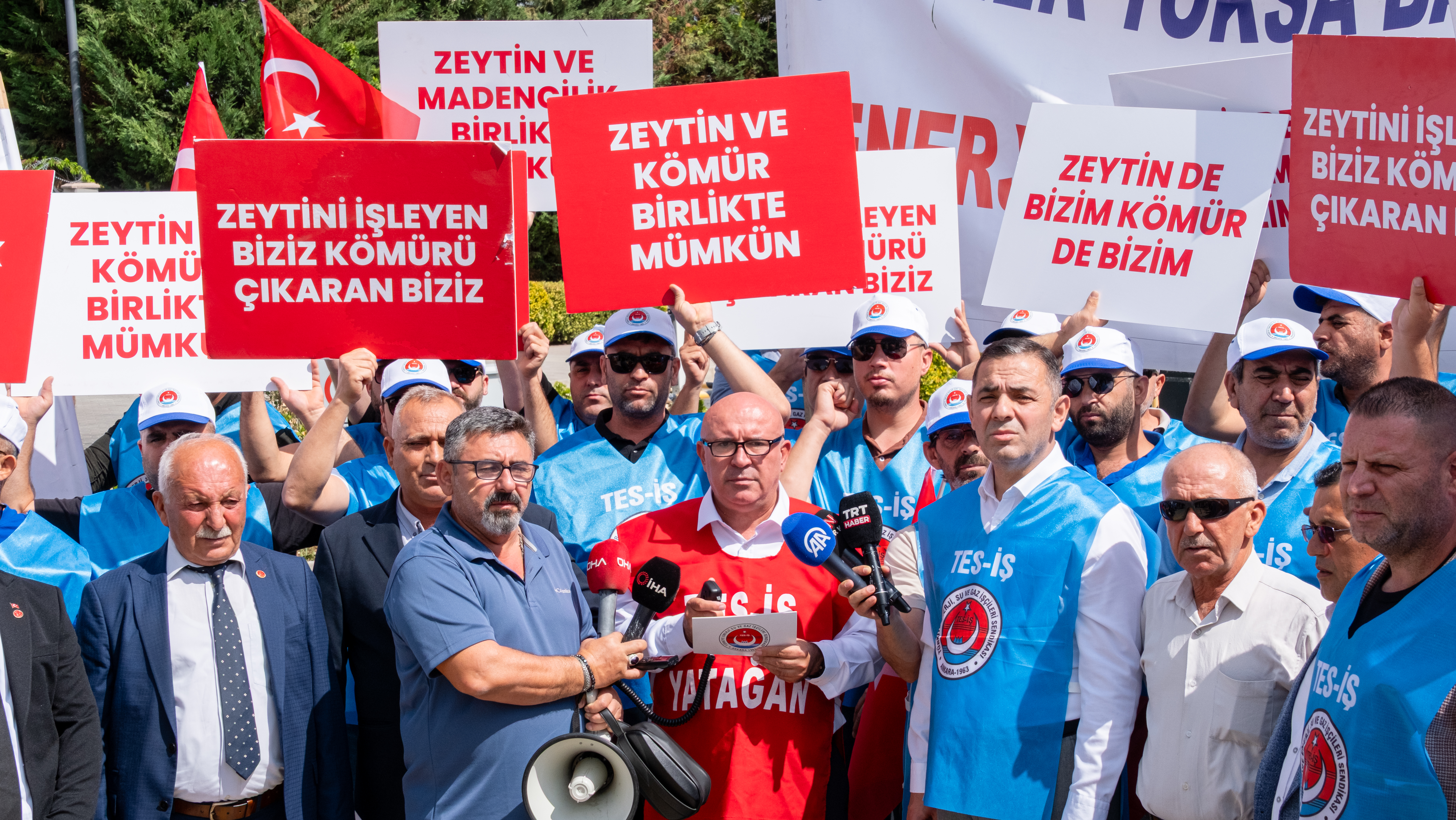 Milaslı muhtarlar ve işçilerden Danıştay önünde 'kamulaştırma davası' açıklaması