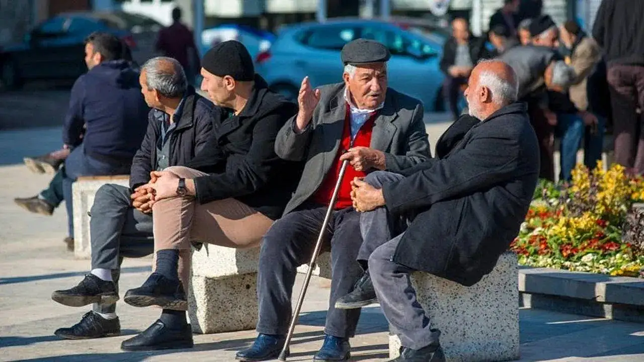 Emekli maaşlarına ek zam sinyali! 65 yaş detayı