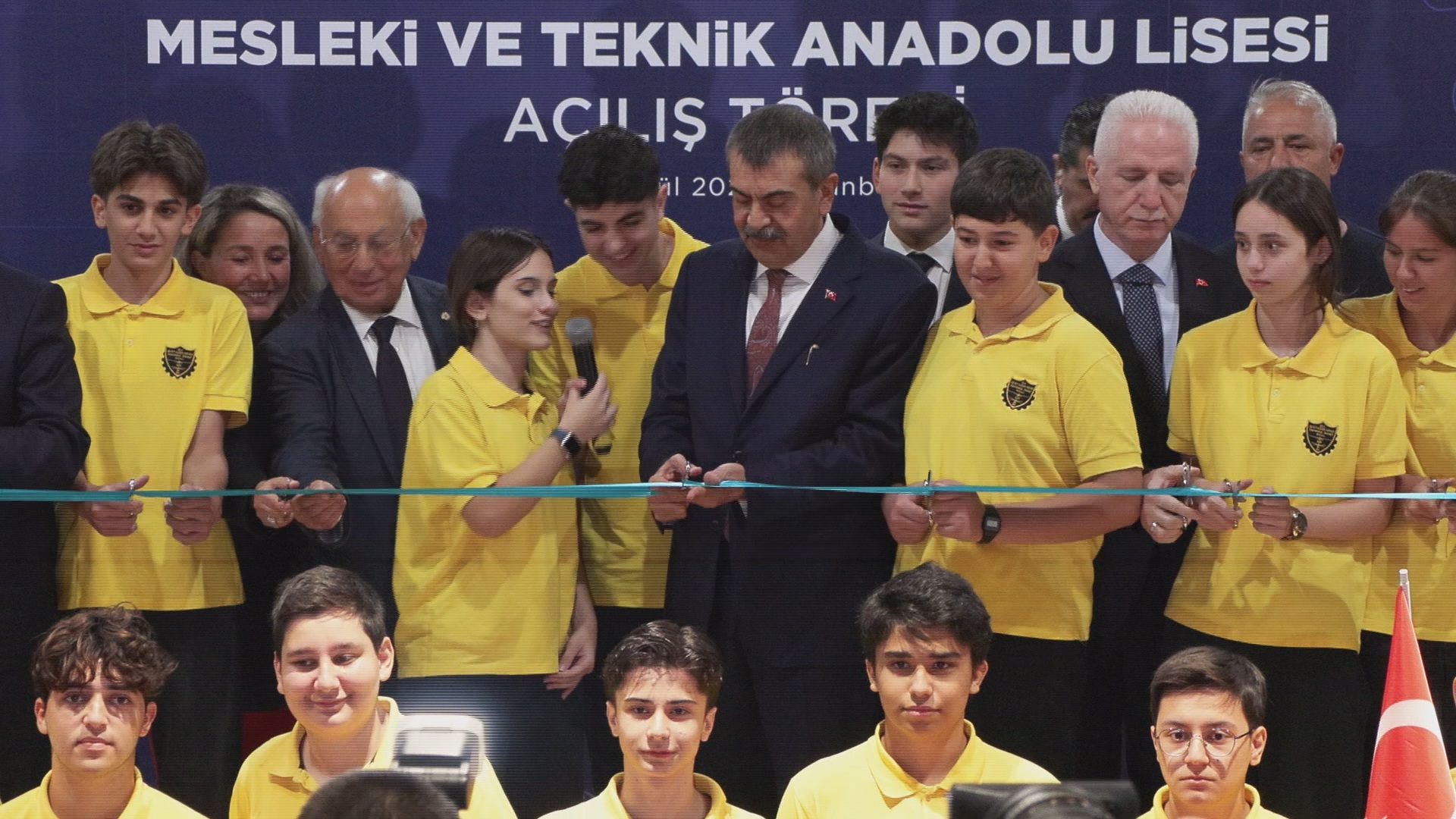 Bakan Tekin: Bu yıl ortaokulu bitiren 100 öğrencinin 45 tanesi meslek lisesine gitti