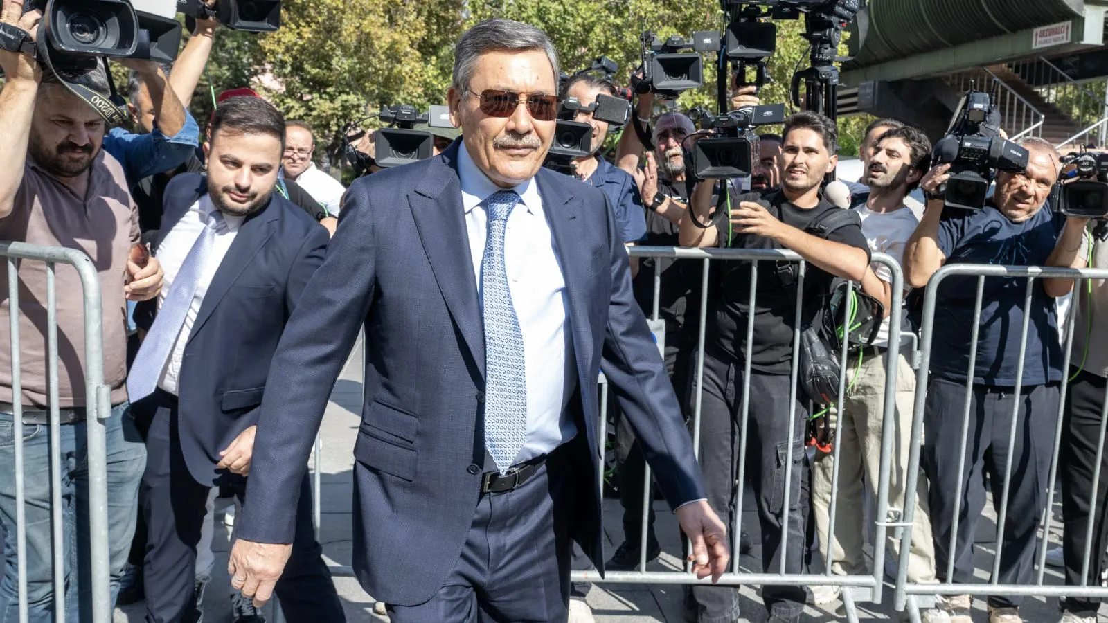 Melih Gökçek'ten sakız açıklaması!