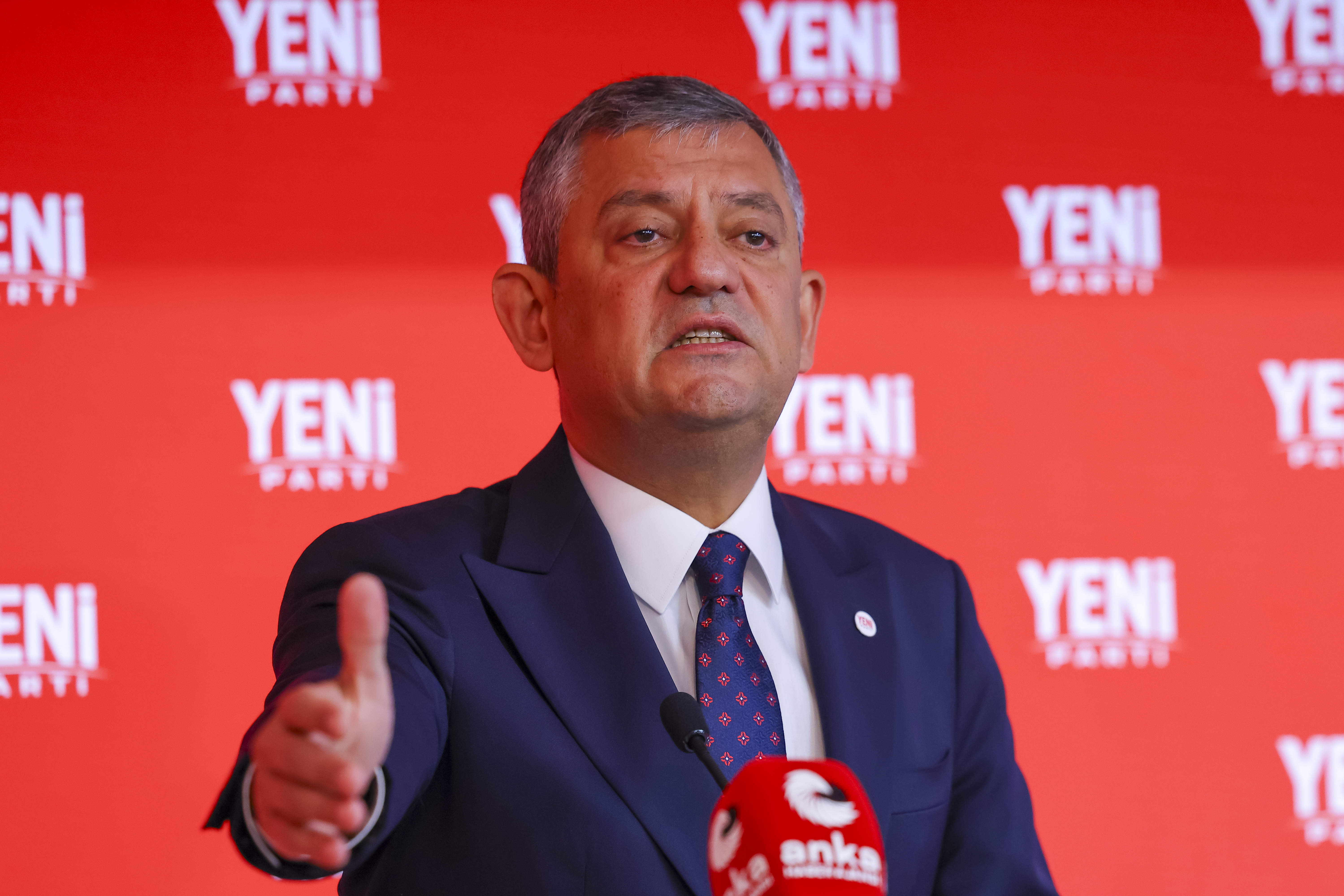 Özgür Özel'den fon soruşturması açıklaması: 114 milyar dolar kayıp iddiası