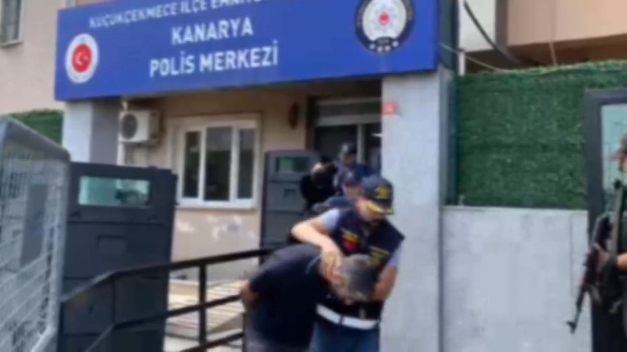 İstanbul'da çete operasyonu! Kadıköy'de işyerine saldıracaklardı