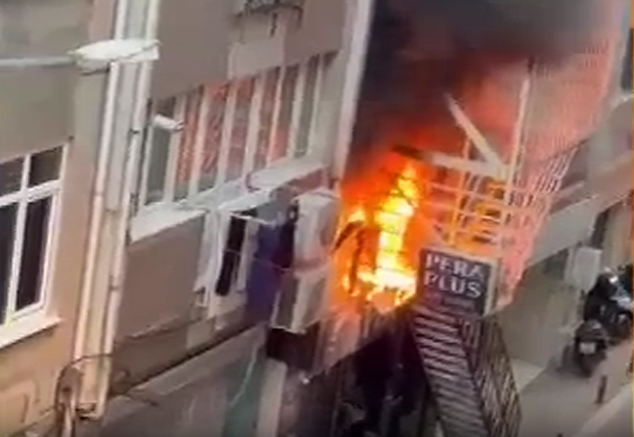 Bakırköy'de otelde çıkan yangında 12 kişi yaralandı