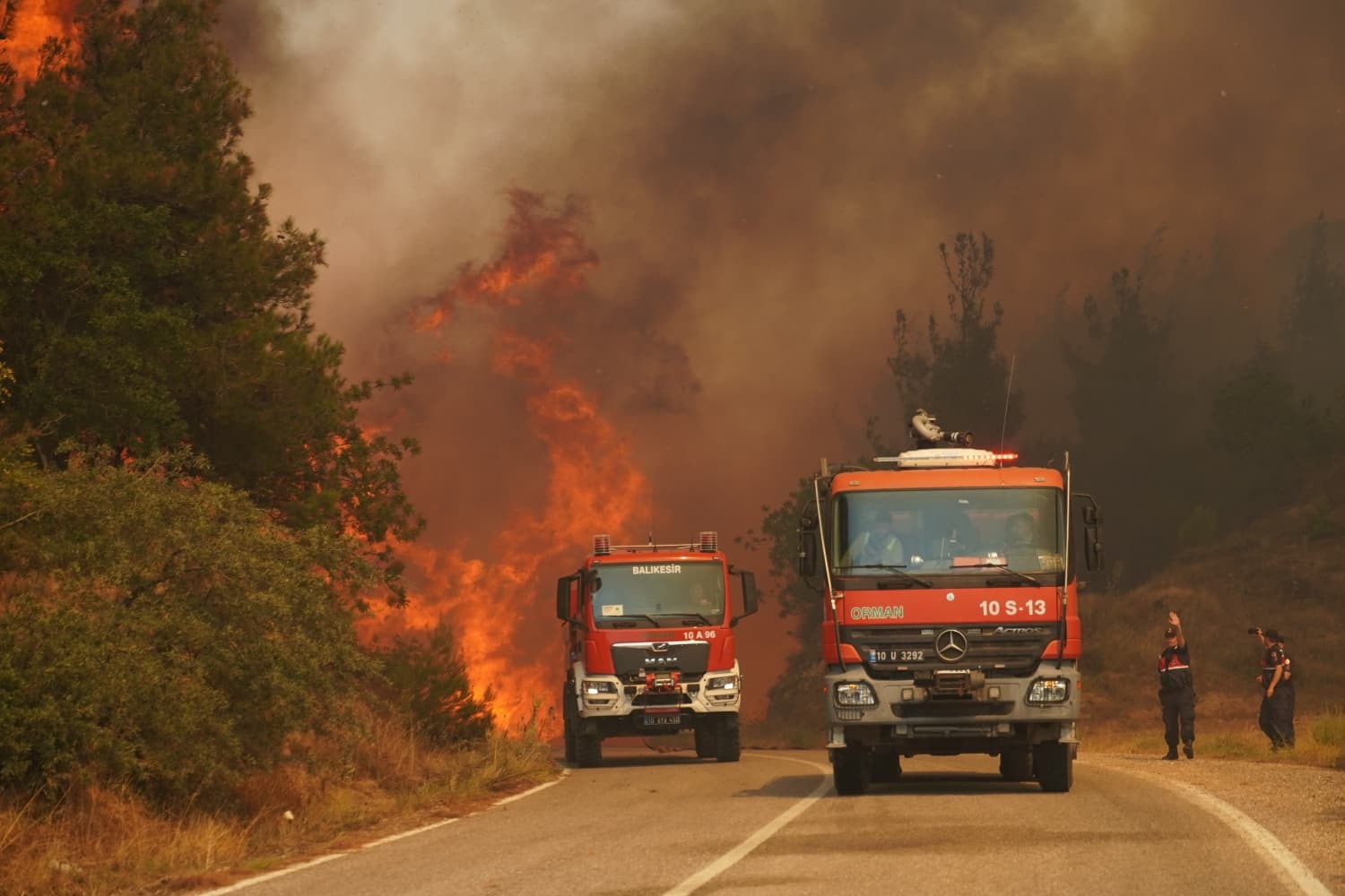 Susurluk'taki yangın yerleşim yerlerine yaklaşıyor!