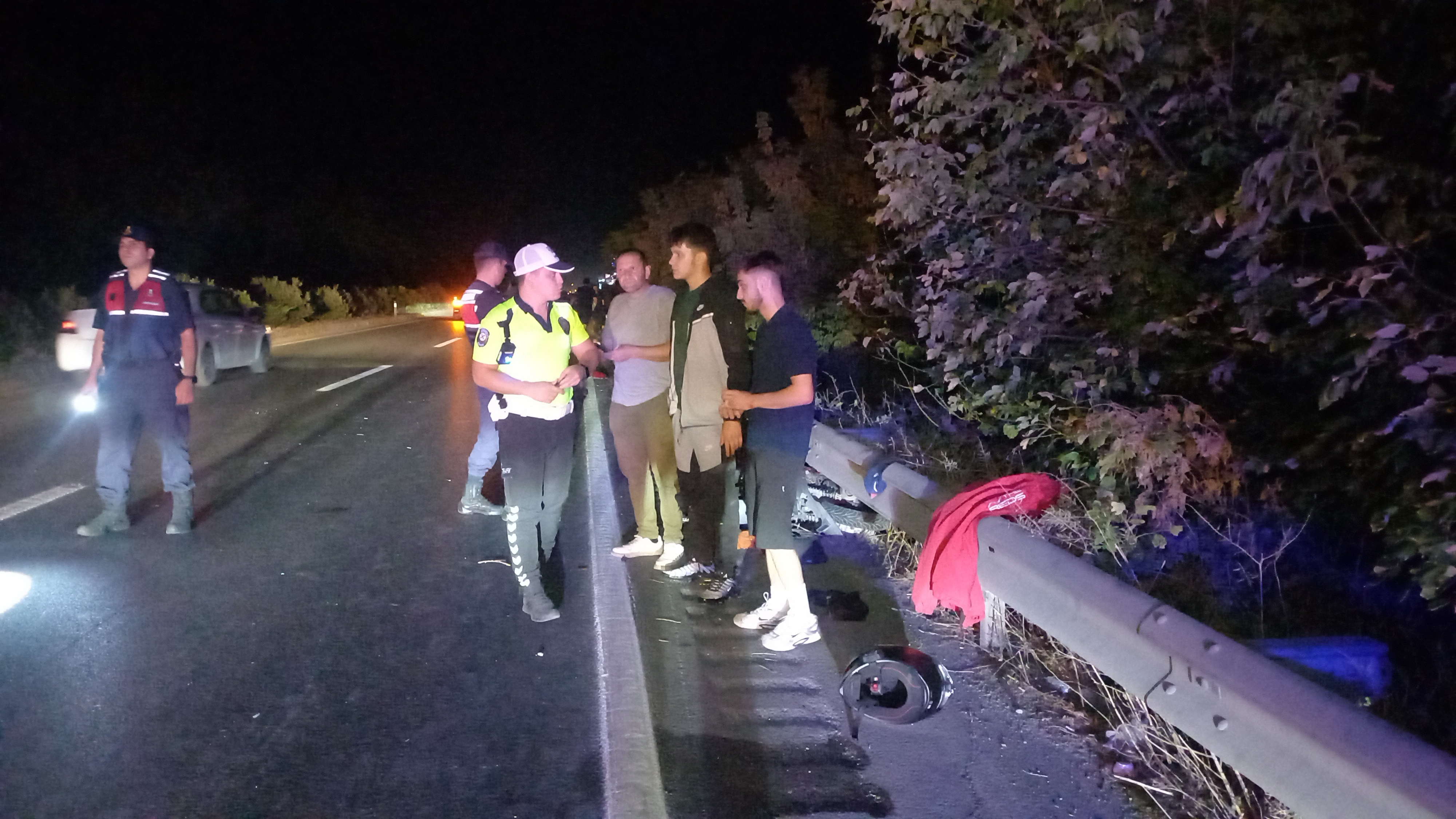 Motosikletler çarpıştı! 1’i ağır 3 yaralı