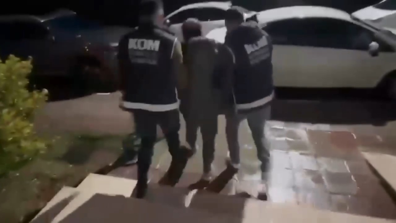 İstanbul merkezli 6 ilde FETÖ operasyonunda gözaltına alınan 20 şüpheli adliyeye sevk edildi