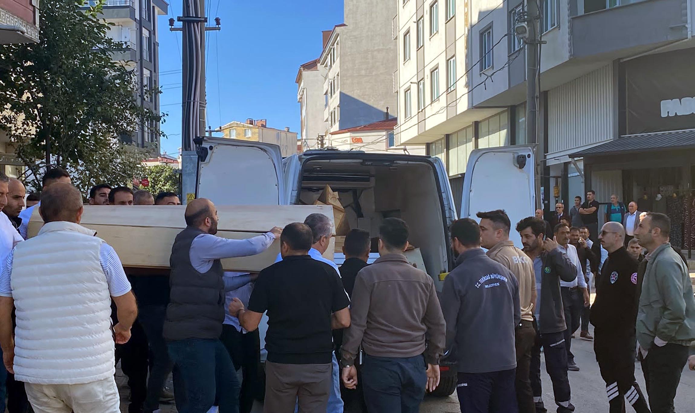Tartıştığı eşini öldürüp, sabaha kadar başında bekledi