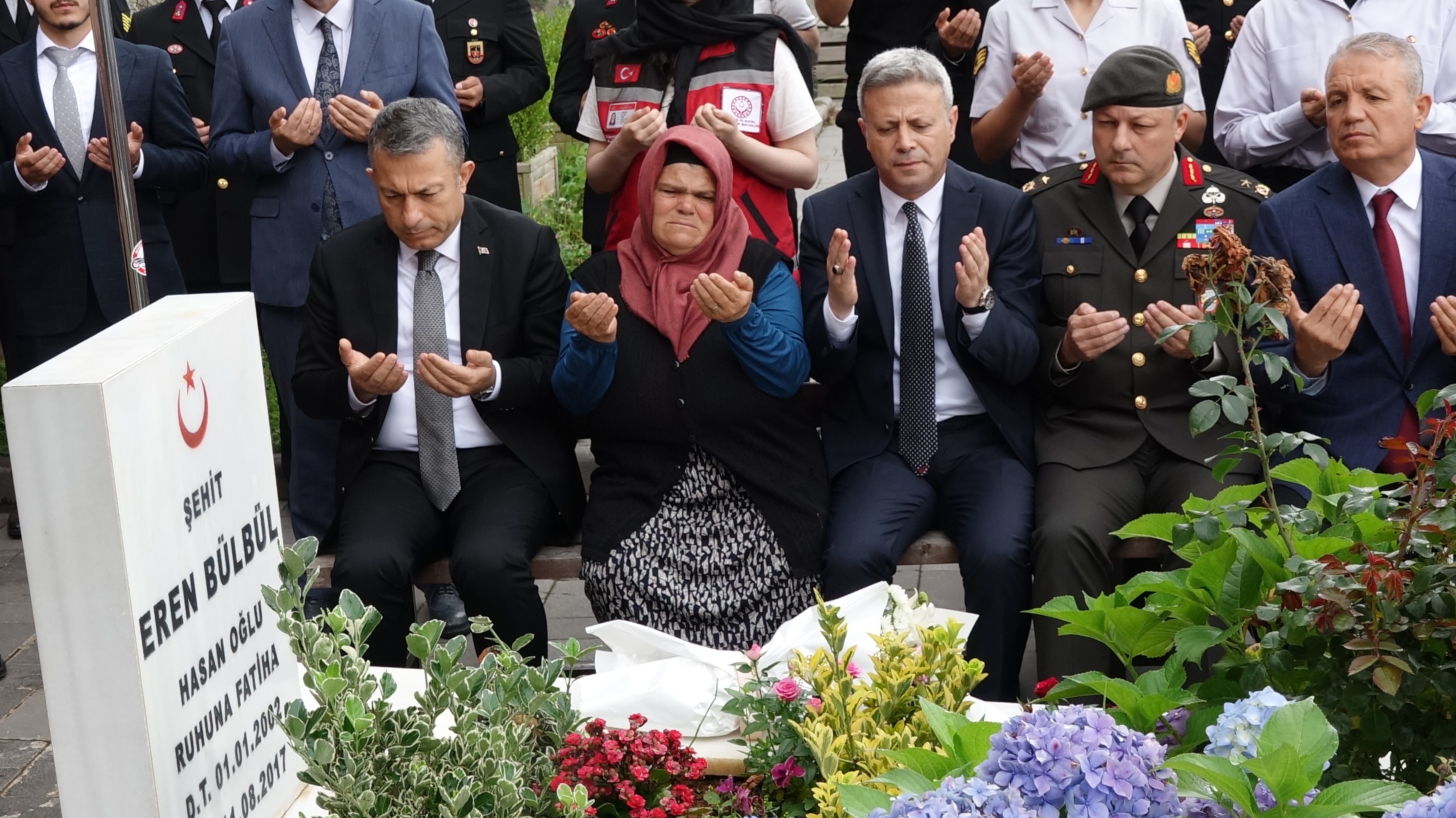 Şehit Eren Bülbül, kabri başında anıldı!