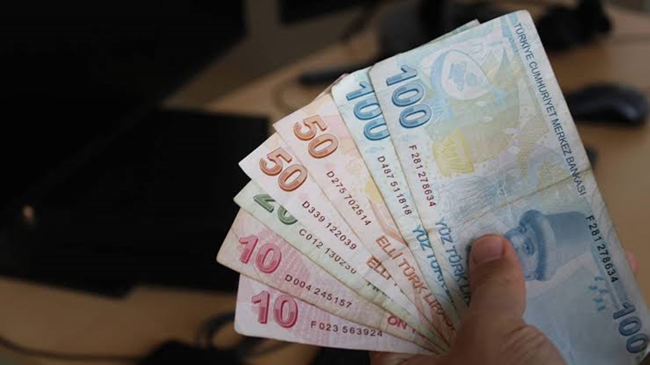 Milyonlarca Memurun Gözü Meclis'te: 3600 Ek Gösterge TBMM Gündemine Gelecek mi?