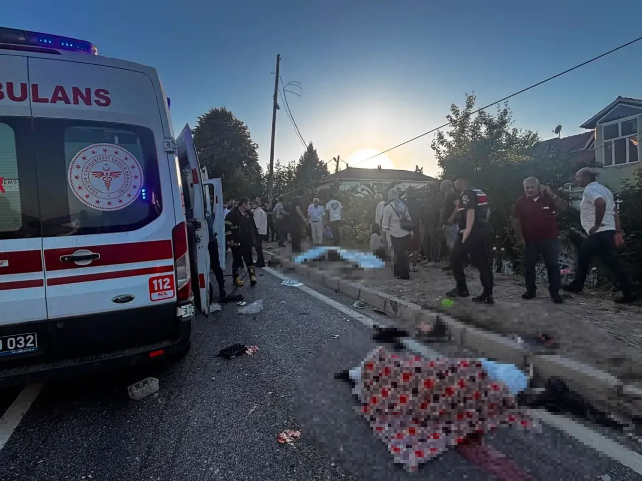 Katliam gibi kaza! 4 kişi öldü, 3'ü ağır 9 kişi de yaralandı