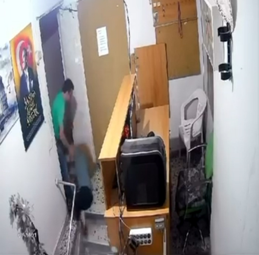 Dayak görüntülerini paylaştı yardım istedi!