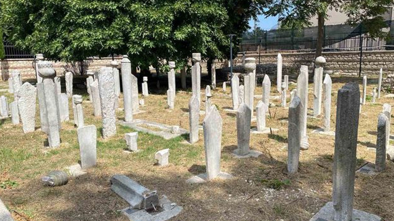 Tarihi hazireye çirkin saldırı! 7 mezar taşını kıran vandal yakalandı!