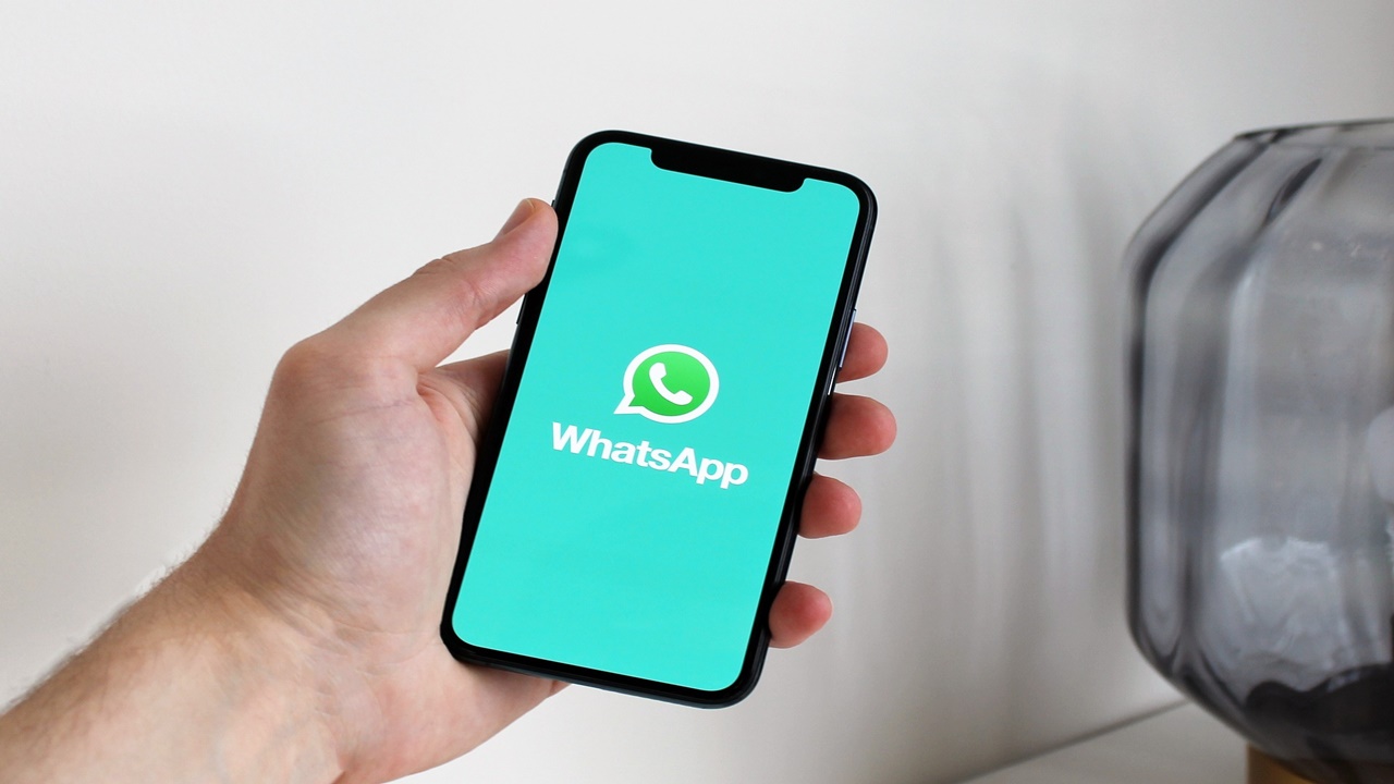 Gece Yarısı Mesaj Atma Derdi Bitiyor: WhatsApp'a Mesaj Zamanlama Ayarı Geldi