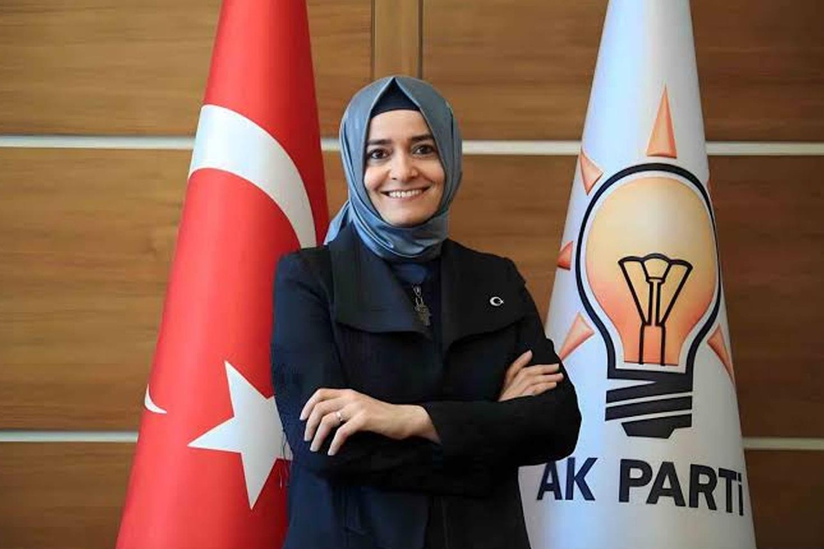 AK Parti Genel Başkan Yardımcısı Fatma Betül Sayan Kaya istifa etti