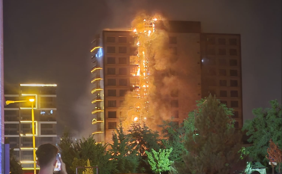 Plazayı atılan nargile közü yakmış!