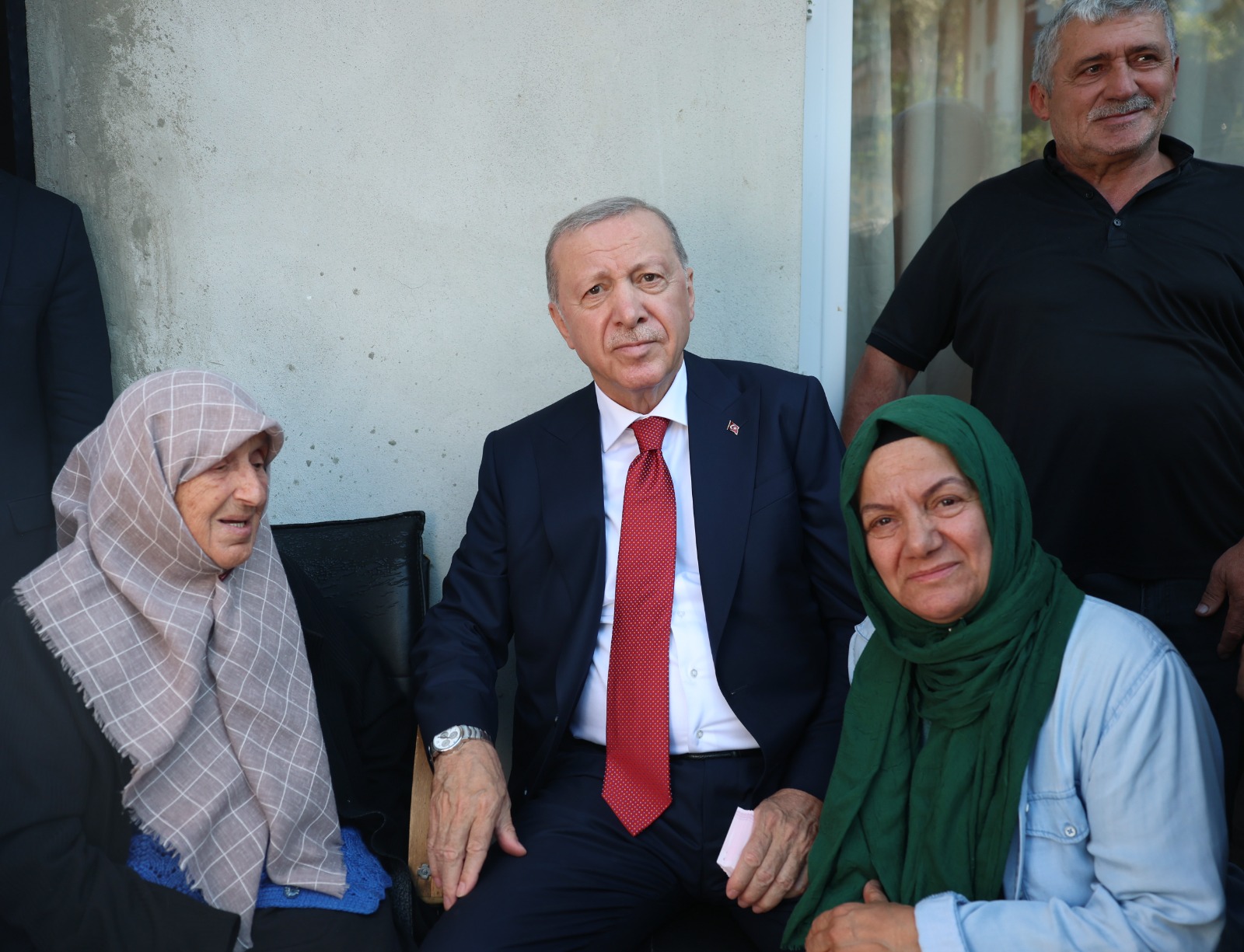 Cumhurbaşkanı Erdoğan, Rize'de komşularını ziyaret etti