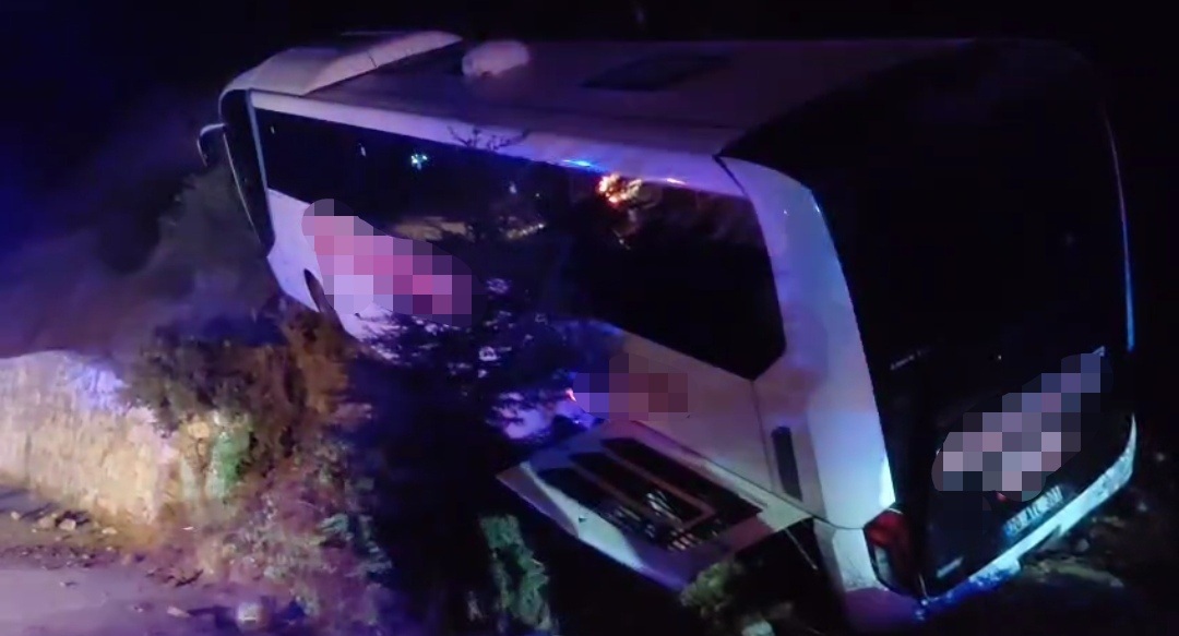 Manisa'da otobüs kazası: 18 yaralı