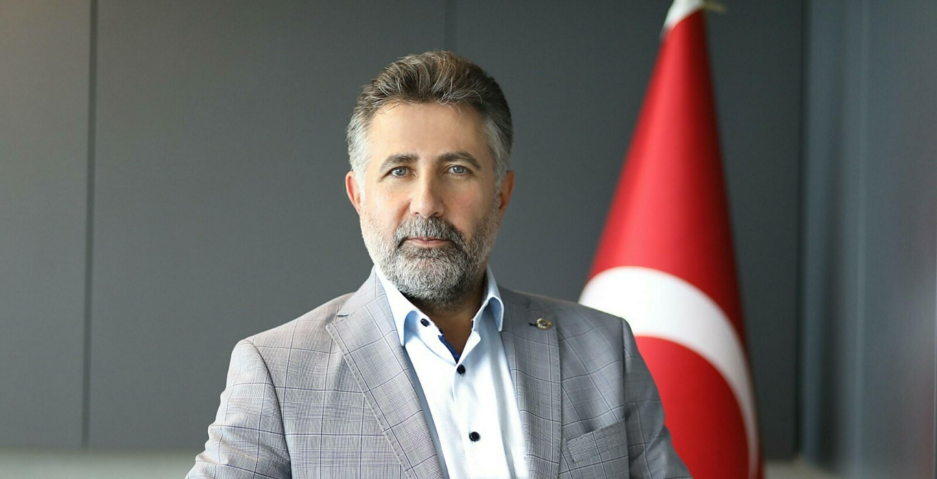 Bayraklı Belediyesi’ne düzenlenen operasyonda 45 kişi gözaltına alındı!