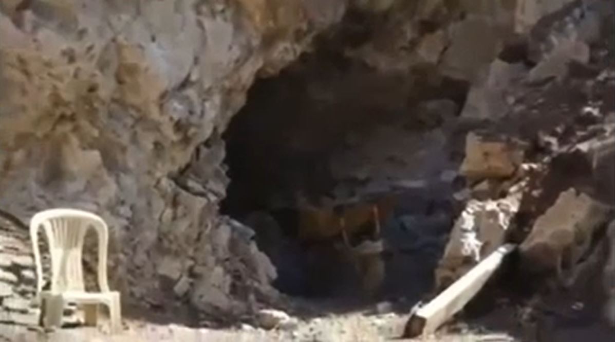 PKK/KCK, Irak'ın kuzeyinde Metina alanı Baze bölgesinde bulunan 4 barınma alanını boşalttı