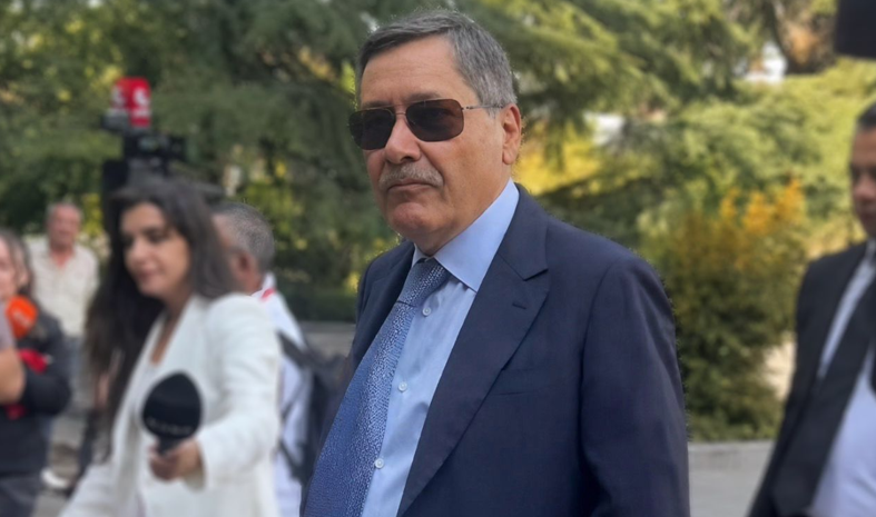 Melih Gökçek ifade vermek için sakız çiğneyerek adliyeye geldi!