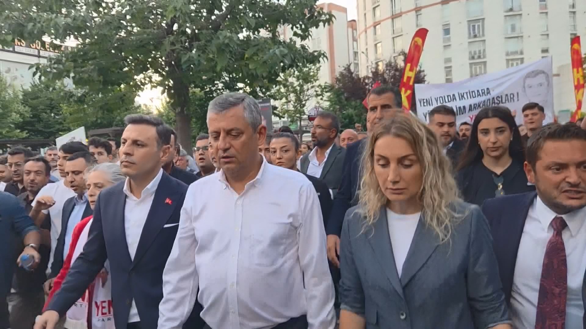 Özgür Özel, AK Parti'ye transfer olan belediye başkanları ile ilgili konuştu: Hesap verecekler!