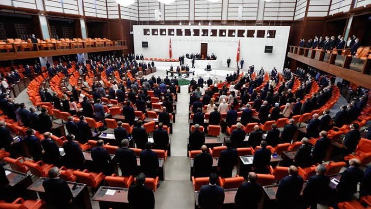 Emekliler İçin İki Büyük Adım: TBMM Yeni Dönemde İkramiye ve Tatil Dosyasını Açıyor