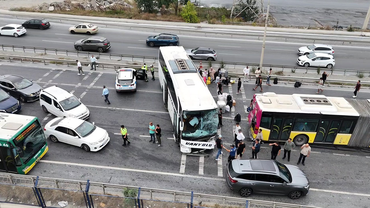 İstanbul'da yolcu otobüsü ile İETT otobüsü çarpıştı! Yaralılar var