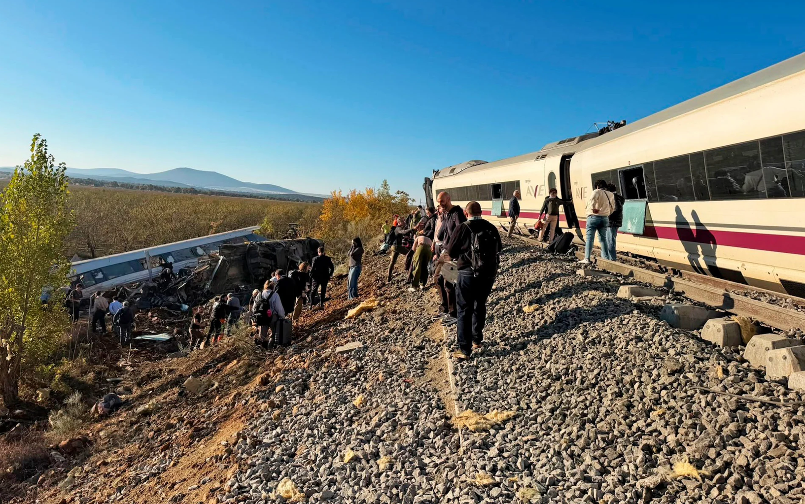 İspanya'da iki hızlı tren çarpıştı! 46 ölü, 150 yaralı
