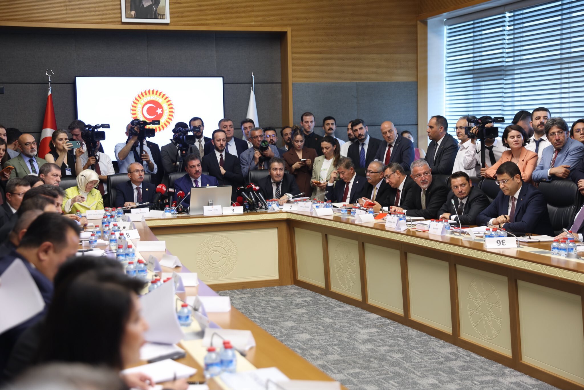 'Çerçeve yasa' teklifi komisyonda kabul edildi!