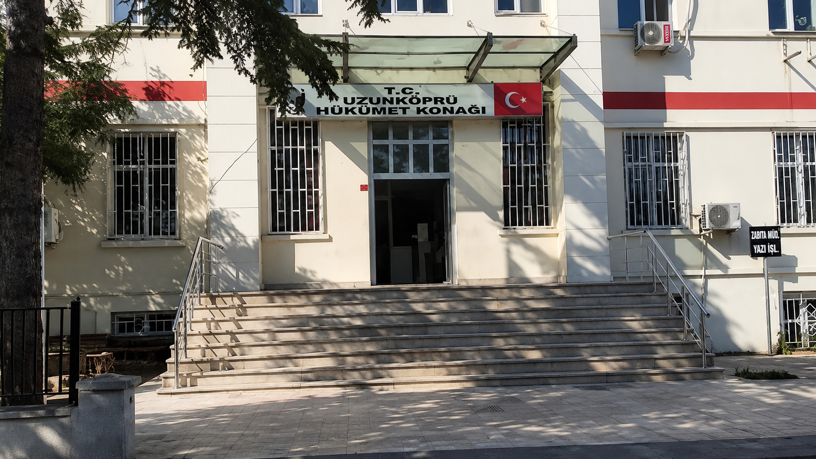 Yurt dışına kaçmak isteyen 4 FETÖ şüphelisi yakalandı