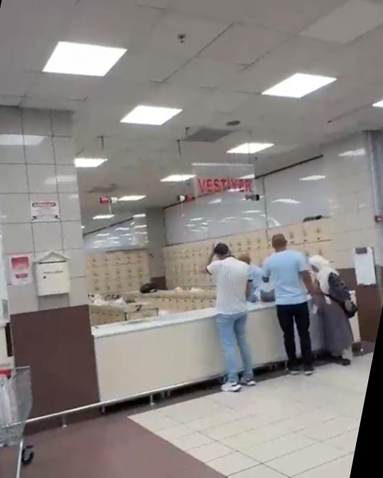 Zincir markette çantalara bant uygulaması! Belediye müdahale etti