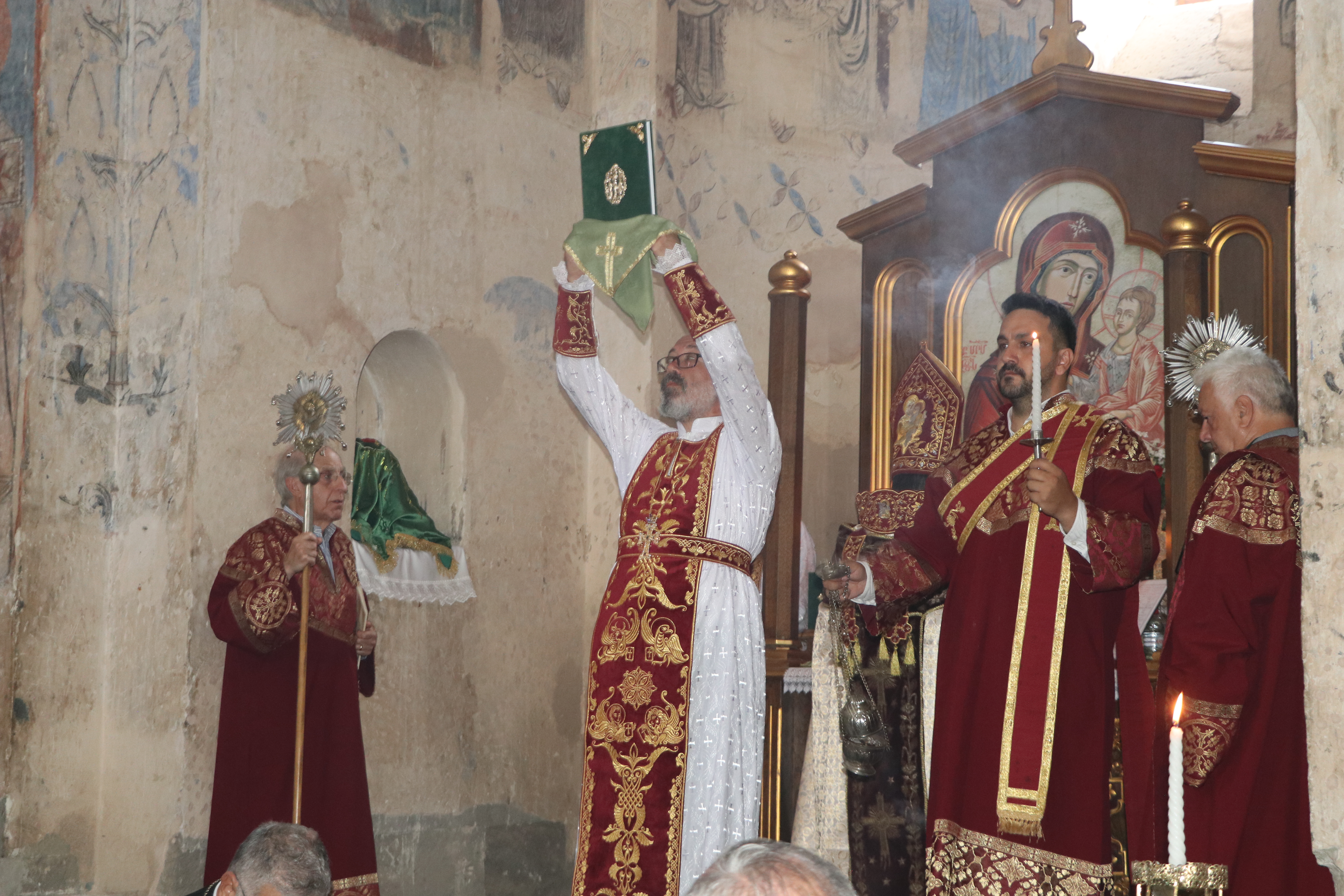 Tarihi Akdamar Kilisesi'nde 14'üncü ayin başladı