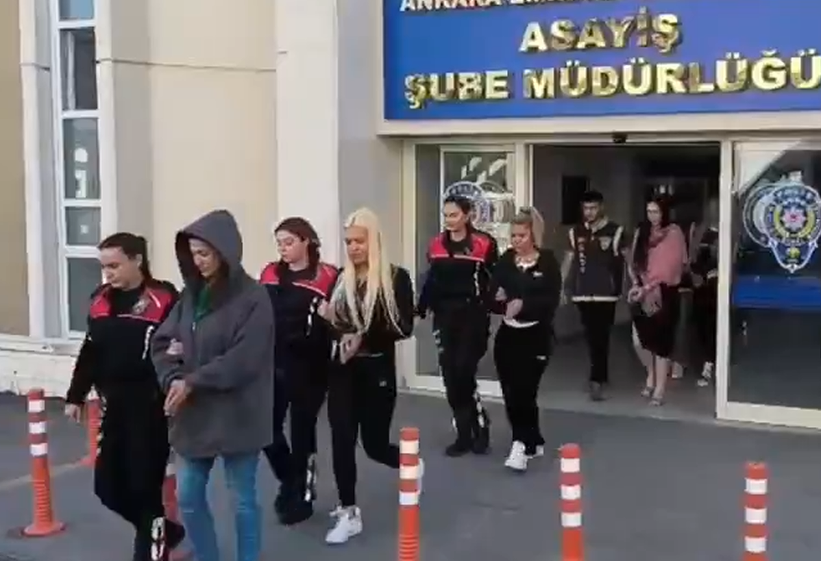Tuğba Ekinci’nin de aralarında bulunduğu 5 kişiye müstehcenlik gözaltısı!