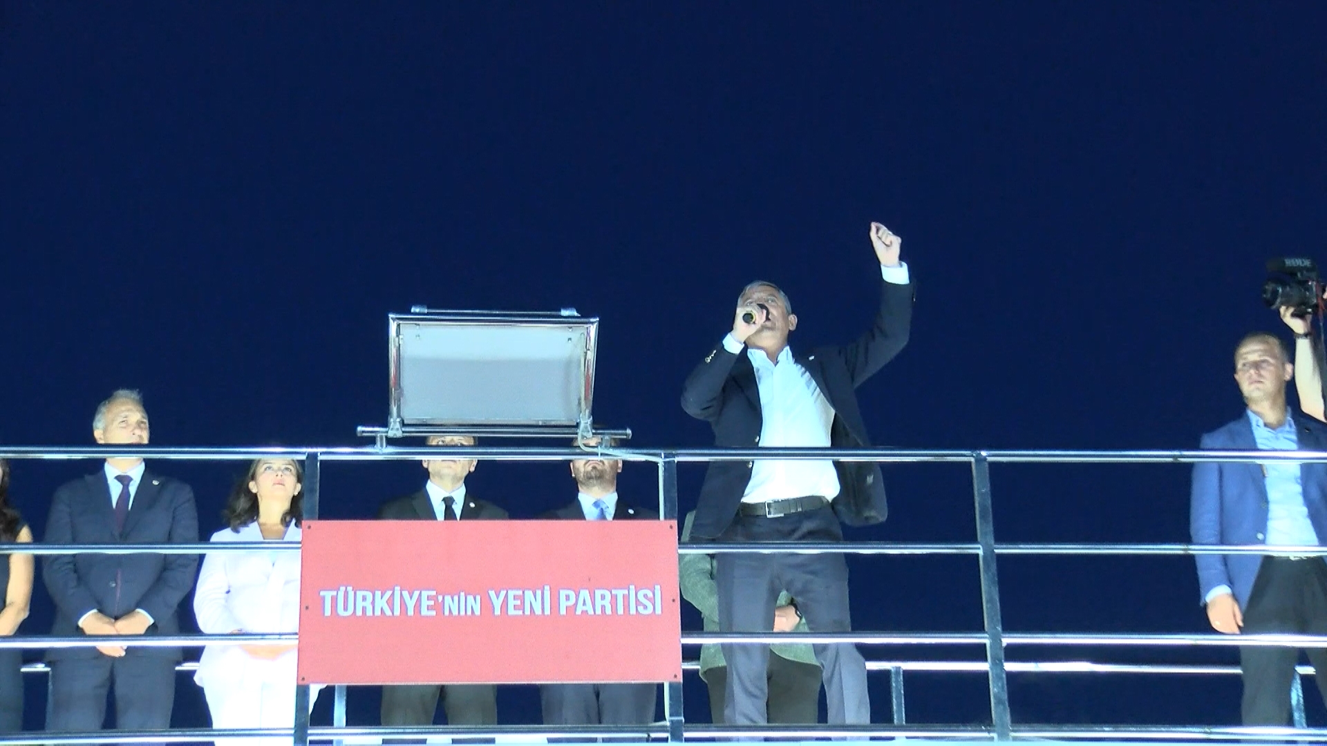 Özgür Özel: Tüm darbelere karşı olduk, olmaya devam edeceğiz!
