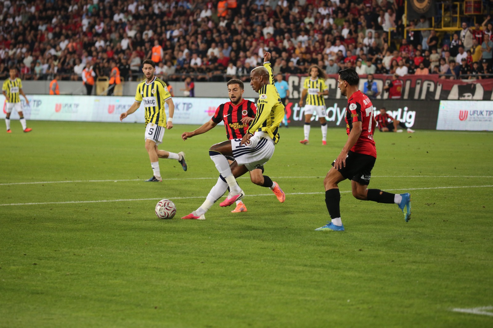 Fenerbahçe mağlubiyetle başladı!
